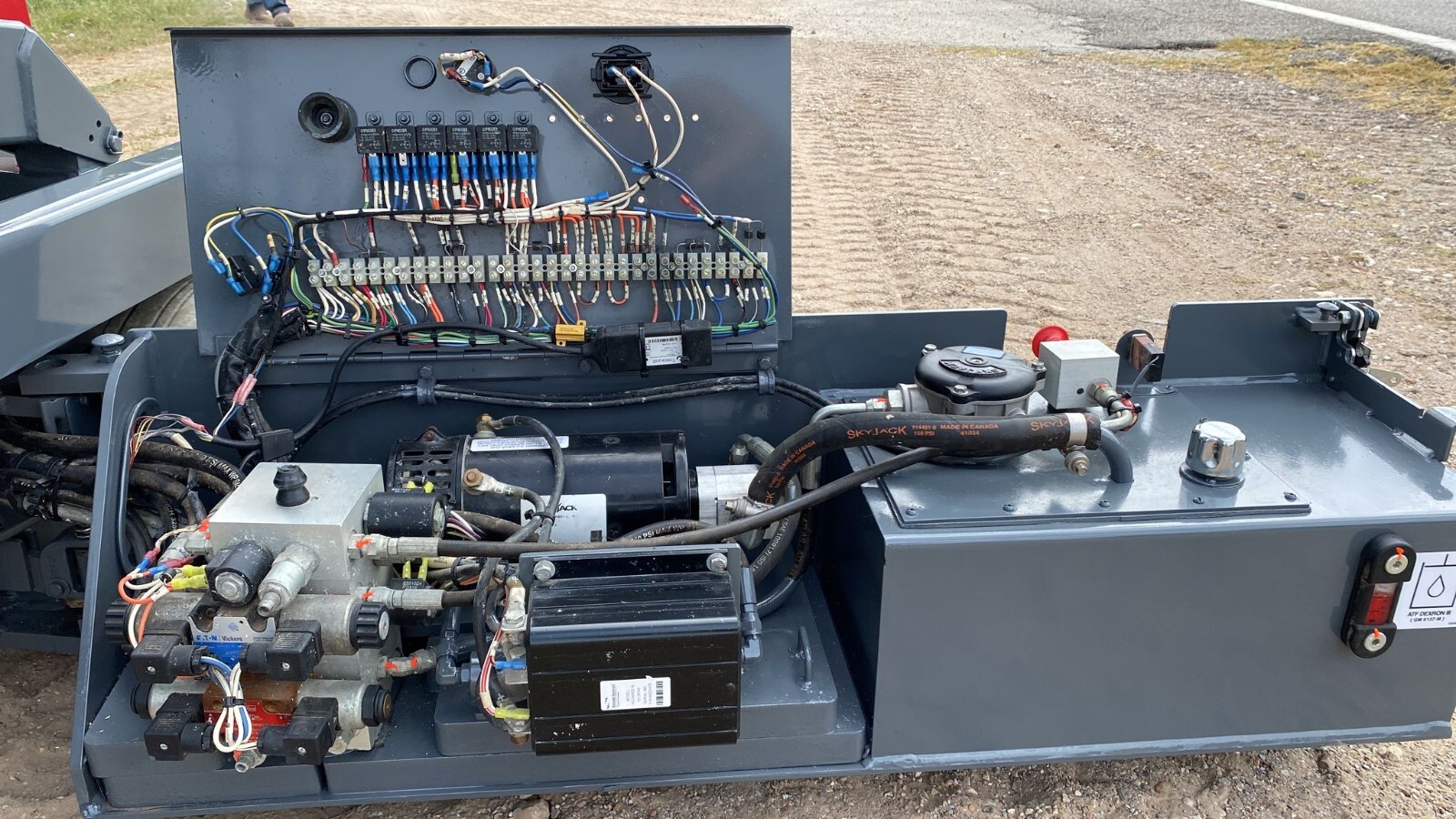 SKYJACK SJIII 4740 ELECTRIC SCISSOR LIFT REFURBISHED WARRANTY DEALER eBay