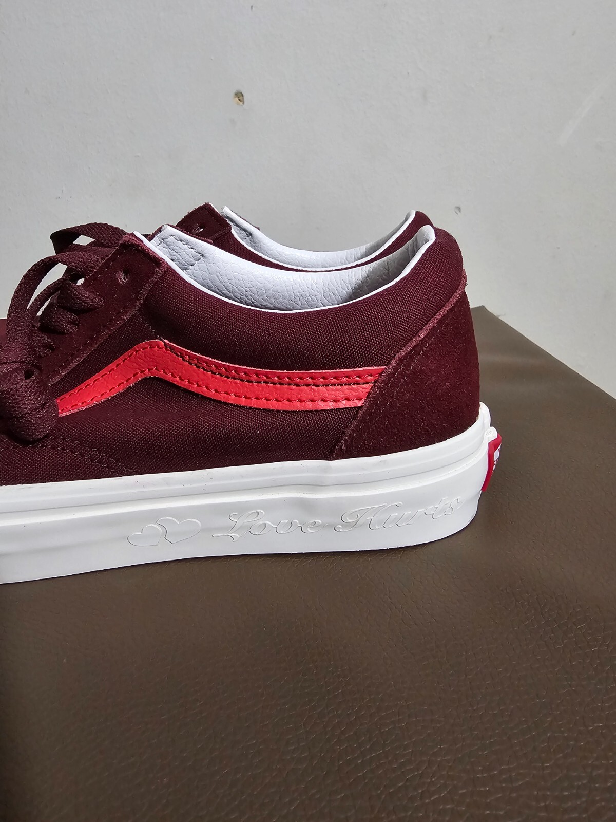 Vans Classic Sneakers for Men and Women - Stylish & Comfortable-image