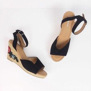 single strap wedges