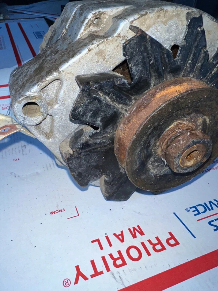 Oldsmobile Cutlass 442 1971 con aire 1100569 Delco alternador 55 amp 1K18 fecha Foto 4 de 4