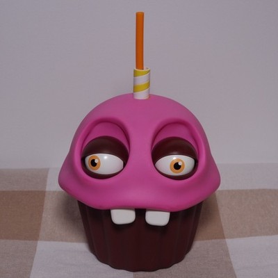 Five Nights at Freddy s 2 Cupcake Drink bottle LIMITED EDITION RARE