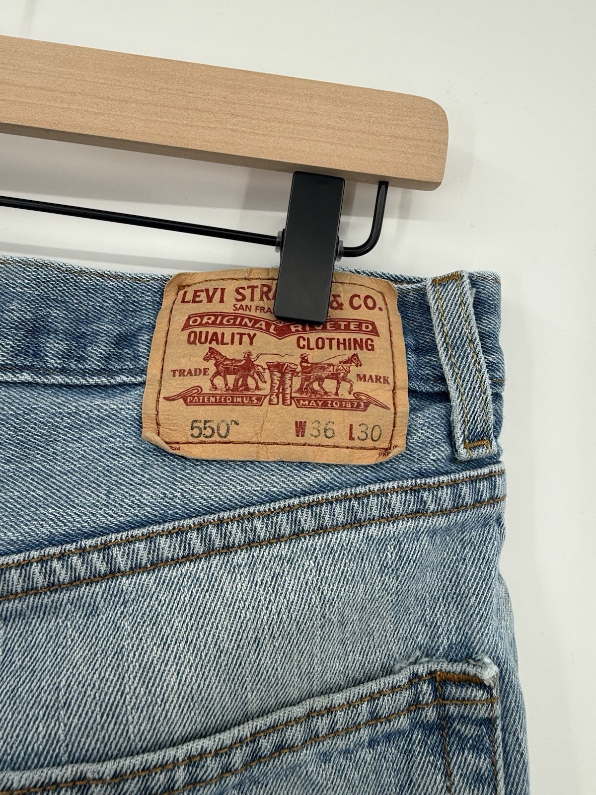 Vintage Levis 550 Jeans Mens 36x30 Blue Relaxed Fit Fade Light Wash Denim Pants thumbnail 6