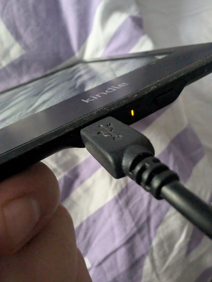 Amazon Kindle EY21, 5th generation paperwhite please read description - Image 3 of 4