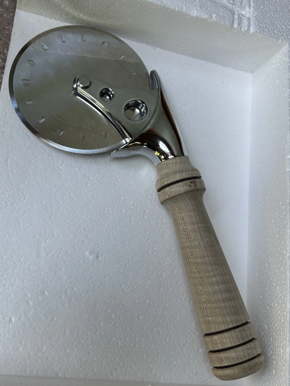 Professional Stainless Steel Wood Handle Pizza 4”Cutter Wheel Slicer 11" - 1lb
Opens in a new window