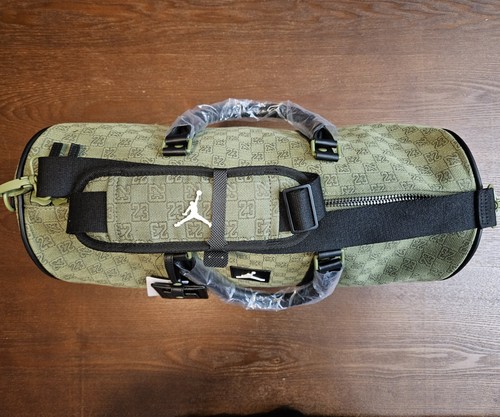 Bolso de Viaje de Lujo Air Jordan Monograma Logo Jacquard 25L Oliva Claro - Imagen 6 de 16