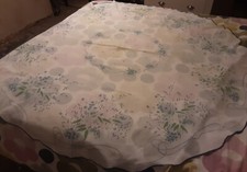 PRETTY VINTAGE ROUND WHITE COTTON TABLECLOTH  WITH BLUE FLOWERS -60" IN DIAMETRE
