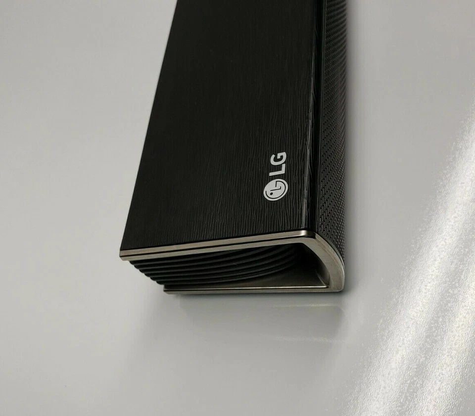 LG SJ4Y Sistema Soundbar Audio 2.1 Canali 300W - Nero SOLO SOUNDBAR - Immagine 3 di 4