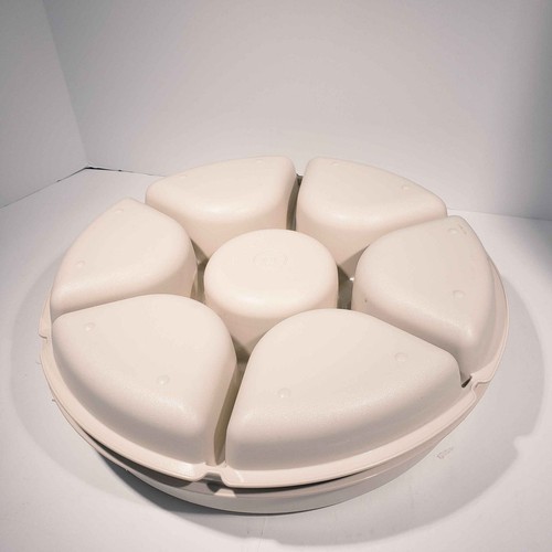 TUPPERWARE CREAM LARGE DIVIDED FRUIT/VEGGIE SERVING TRAY #1665 & # 1666 Beige - Picture 4 of 6