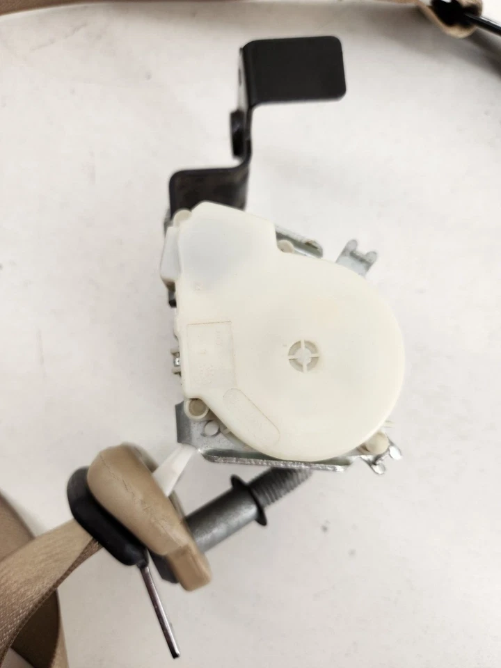 Ford F250 F350 2011-2016 adobe bronceado cabina extendida cinturón de seguridad trasero retractor derecho Foto 2 de 4