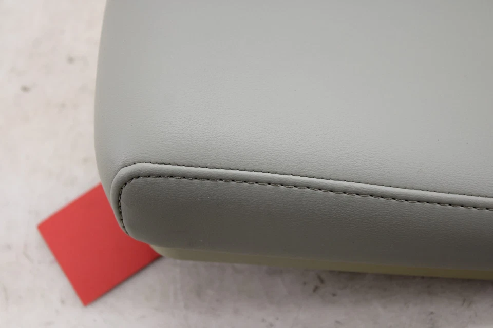 2003 - 2004 英菲尼迪 G35 Coupe 中控台扶手原始设备制造商 MQ68 — 第 2/4 张图片