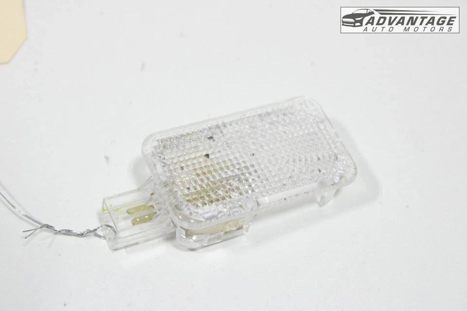 2015-2025 SUBARU OUTBACK FRONT RIGHT PASSENGER SIDE DOOR COURTESY LIGHT LAMP OEM - Image 2 of 4