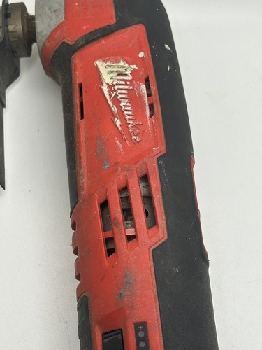 USED Milwaukee 2426-20 12-Volt Lithium-Ion Cordless Multi-Tool (tool only) - Picture 6 of 8