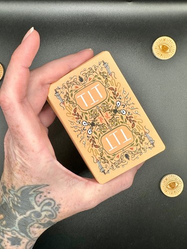 Teeny Tiny Tarot 78 Karten Tarot Deck für Wahrsagerei von Künstlerin Holly Oddly - Bild 9 von 10