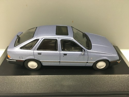 COCHE FORD SIERRA GHIA 1984 AZUL METÁLICO. ALTAYA. ESCALA 1/43 - Imagen 4 de 7