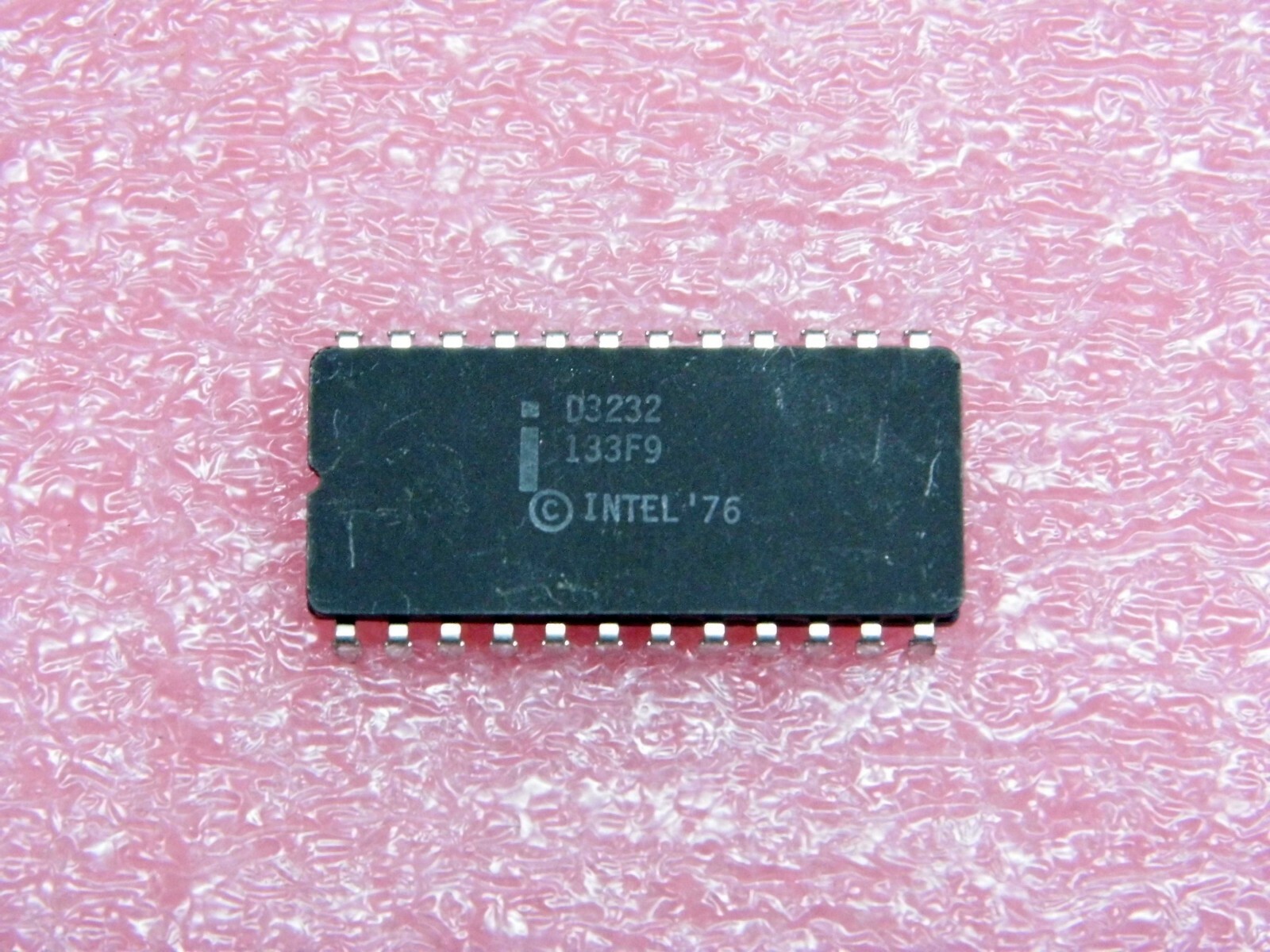 D3232 multiplexeur d'adresse et compteur de rafraîchissement PLA005 pour DRAM 4k
