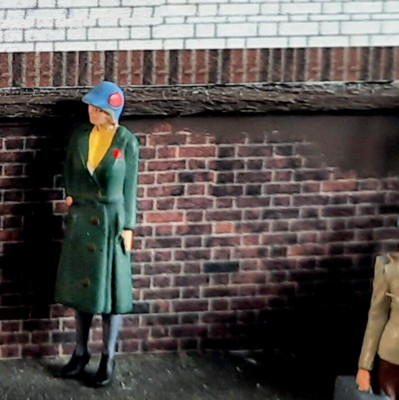 OO GAUGE POSH LADY REISE FIGUR HANDBEMALT VORKRIEG - WW2 20ER-40er JAHRE