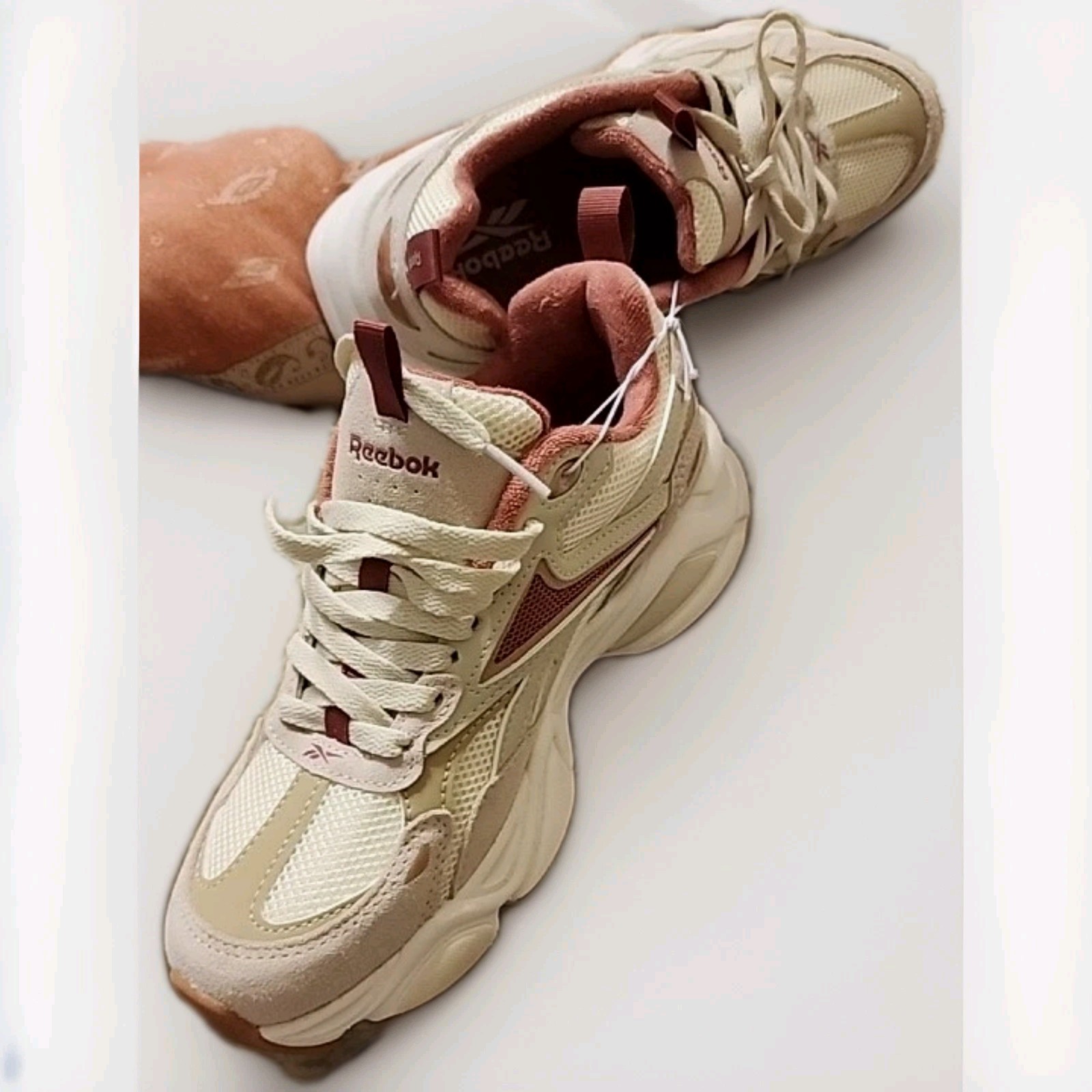 Women's Reebok Charge Sneakers Suede Cream, White and burgundy NEW Size 7.5