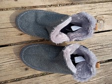 Dluxe by Dearfoams Women's Size Large 9-10 Grey Felt Faux Fur Slipper Booties