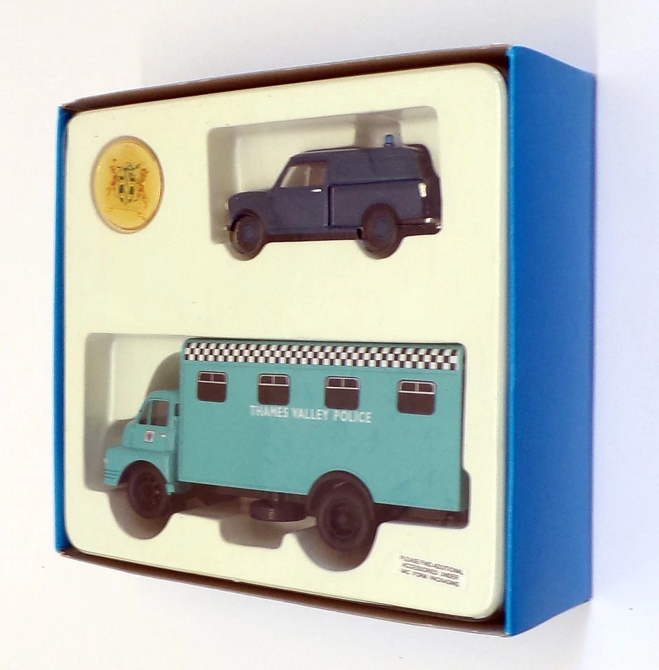 Corgi 1/43 Scale 08006 - Bedford S Control Unit Control & Mini Van Police - Image 3 of 4