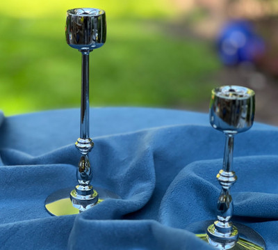 Zwei Alessi Kerzenleuchter ''Dressed for X-Mas'' von Marcel Wanders