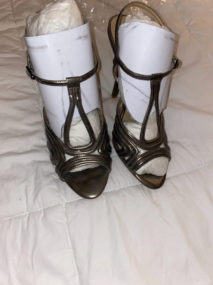 Authentic JOAN & DAVID Mimo Metallic Pewter Leather High Heel Sandals 10 - Imagem 2 de 4