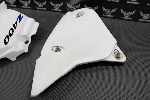 2000 SUZUKI 00-04 DRZ400 OEM WHTE PLASTIC AIRBOX COVER & LEFT SIDE NUMBER PLATE - Picture 11 of 13