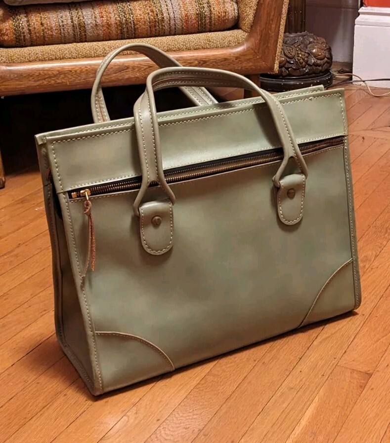 RaRe VinTagE HARTMANN Luggage Travel Bag GREEN Leather Carry On
