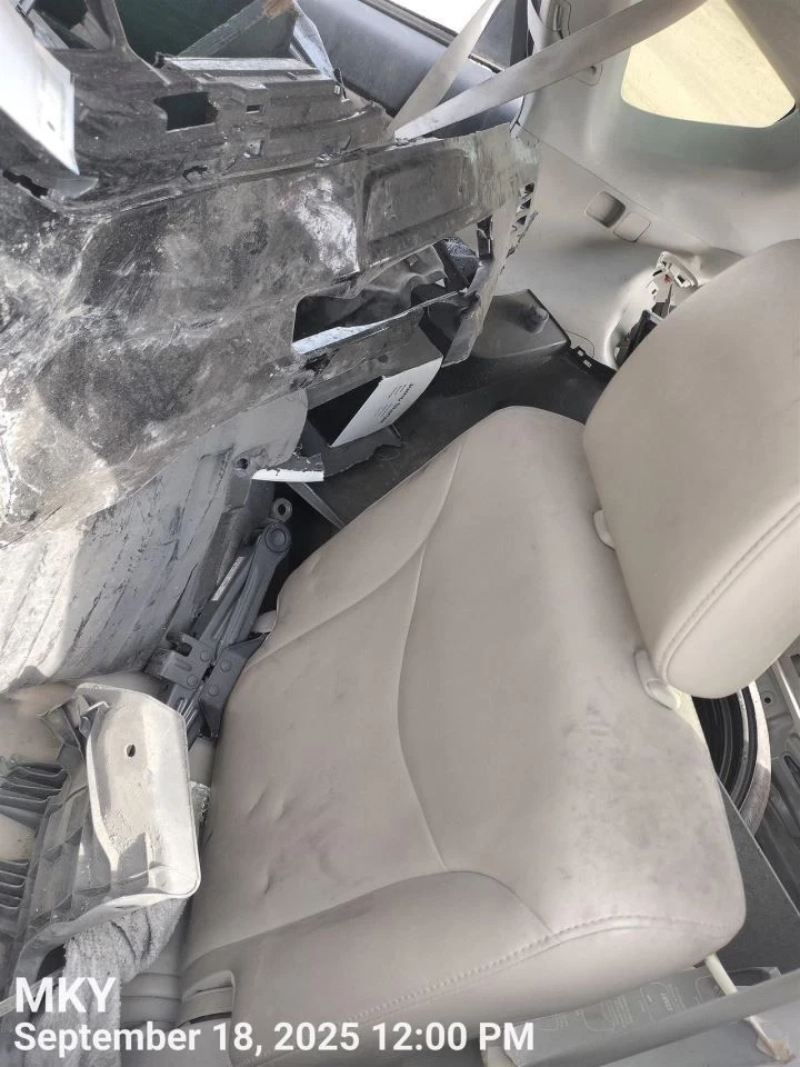 BLK LEFT REAR DOOR TRIM PANEL 2013 TOYOTA PRIUS V Foto 4 de 4