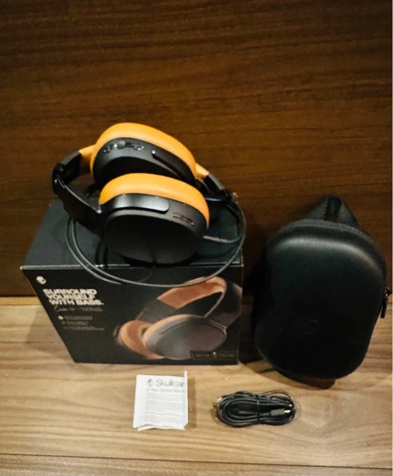 Skullcandy Crusher 360 Wireless Headphone Black Tan Sub Woofer W/Case near mint - Image 2 of 4