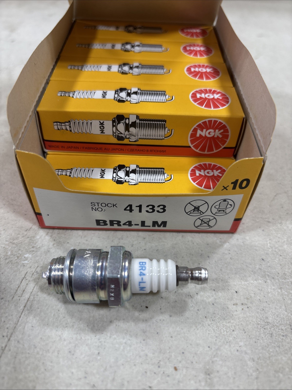 NGK Spark Plugs 4133 BR4LM QTY 2