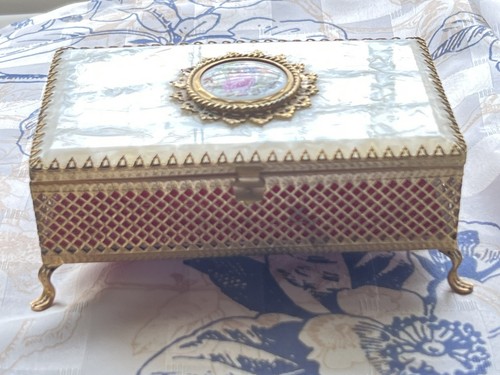 Beautiful Antique Jewelry Box - Picture 3 of 12