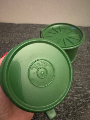 TUPPERWARE Stackable Vintage Christmas Mugs & Lids/Coasters Red & Green Set of 3 - Picture 3 of 4