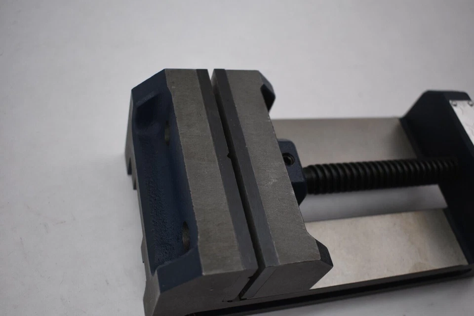 Gibraltar Products Hierro Tubo de Alta Resistencia Base Fija Vicio Herramienta de Fontanería 7-7/8" x4" Foto 4 de 4