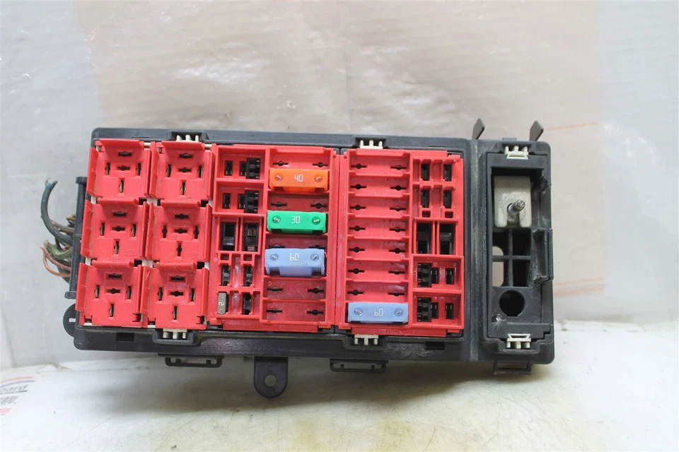 Ford E150 Econoline 2001 caja de fusibles relé debajo del capó F7UB14A003AB OEM 274 2J3-B5 Foto 4 de 4