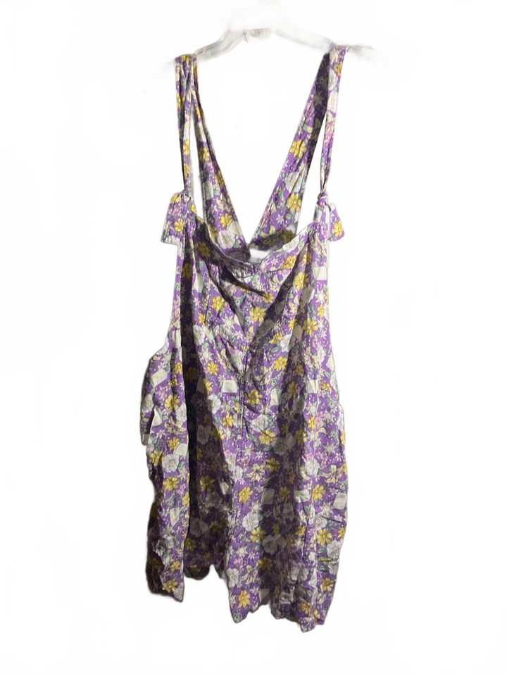 Her Universe Disney Enrolado Pascal Floral Mistura de Linho Lanternas Roxas Extra Grande (1) - Imagem 2 de 4