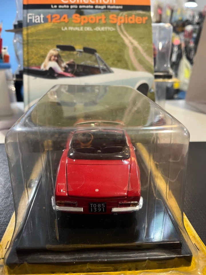 Fiat 124 Sport Spider 1400 1967 - Quattroruote Collection 1:24 - Immagine 4 di 4
