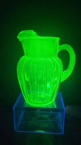 ANCHOR HOCKING~ Vintage Green (Uranium) Glass PITCHER (Pillar Optic Green, 80oz)