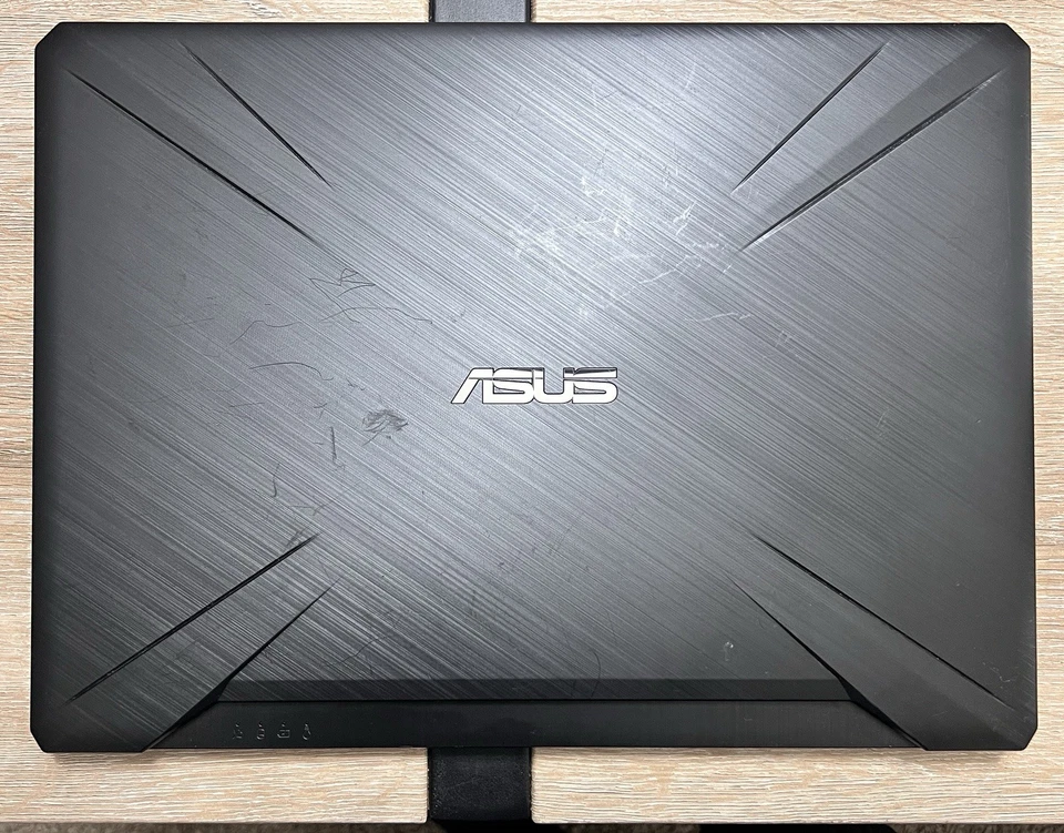 ASUS TUF Gaming 15.6" Ryzen 5 3550H 2.1GHz 32GB RAM 256GB SSD GeForce GTX 1650 Foto 3 de 4