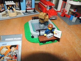 2007 Lego 10184 Town Plan 100% complete with manual & box 50th Anniversary NICE!