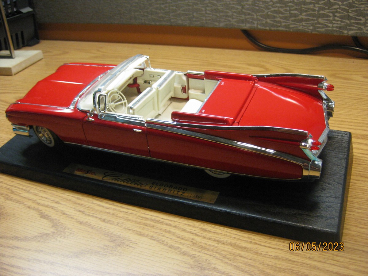 Maisto   キャディラック　 ELDORAD 1959  1/18 Maisto 1959 White Cadillac Eldorado Biarritz Special Edition