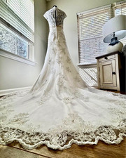 David's Bridal Ivory Lace Beaded A-Line Sweetheart Cap Sleeve Train Size 14