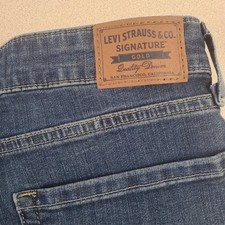 Levi Strauss Signature Gold Totally Shaping Skinny Blue Jeans Size 8 / W29xL28