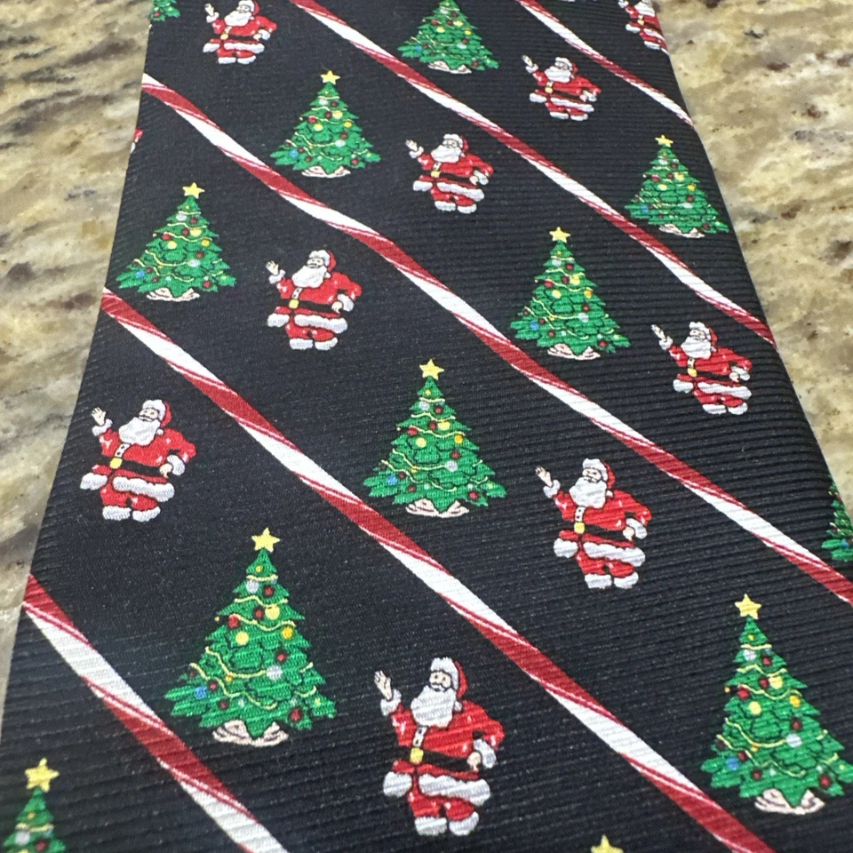Corbata de Navidad Papá Noel y árbol en negro por Cape Cod ropa para el cuello 100 % seda Foto 3 de 4