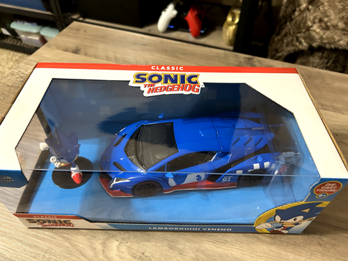 Jada Classic Sonic Hedgehog Lamborghini Veneno w/ Figurine - Picture 5 of 8