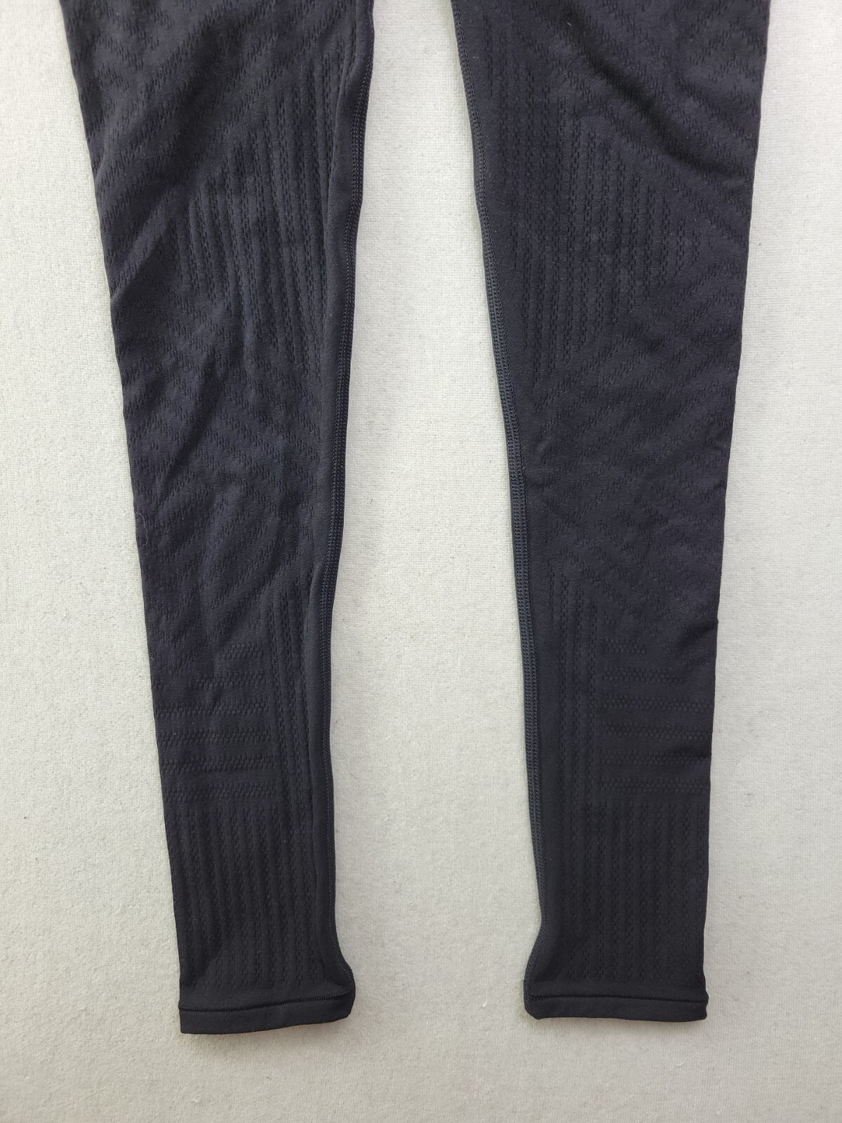 Lululemon Women's 6 Solid Black Compression Knit … - image 2