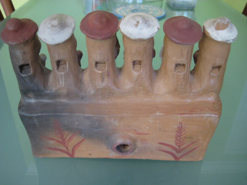 Flauta de arcilla hecha a mano estatua de músico vintage de 6 jugadores, 10 1/2" de largo (rara) Foto 3 de 4