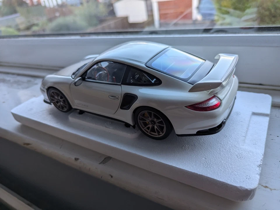 Minichamps Porsche 911 GT2 RS 2011 White  Boxed 1:18 Scale - Image 3 of 4