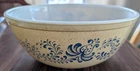 Pyrex Homestead #404 Blue Scroll & Tan Speckled 10" 4 Quart Mixing Bowl Vintage