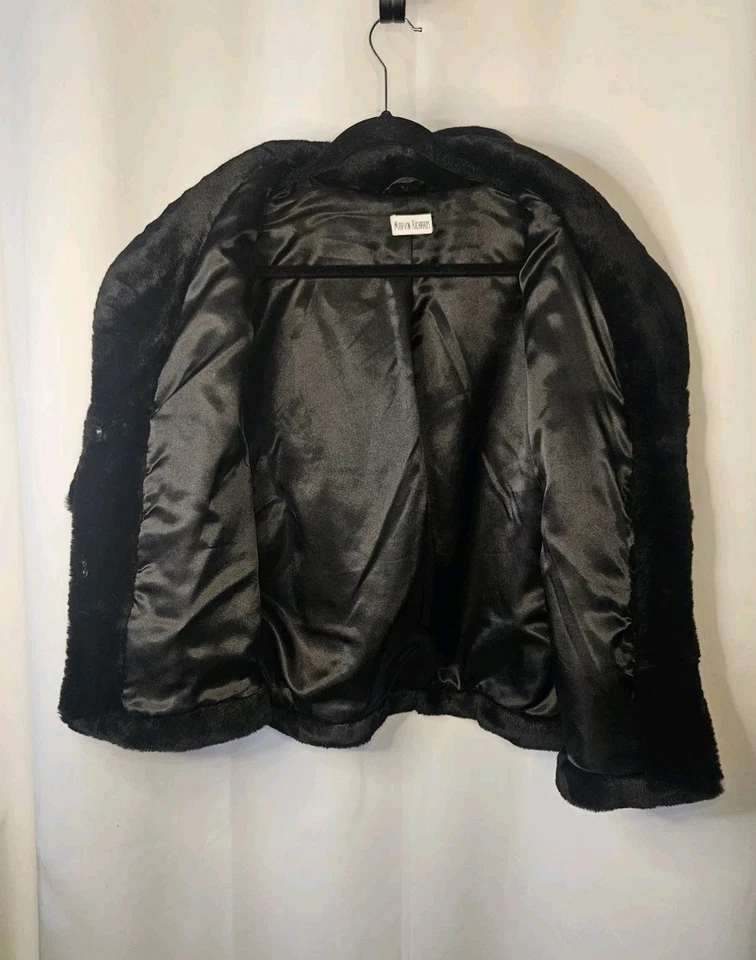 Casaco de pele sintética Marvin Richards vintage preto capa swing jaqueta tamanho único serve para a maioria - Imagem 2 de 4