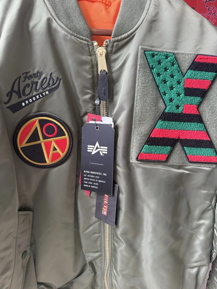 Jaqueta Bombardeiro Reversível Alpha Industries Spike Lee 40 Acres and A Mule Masculina Extra Grande - Imagem 3 de 4
